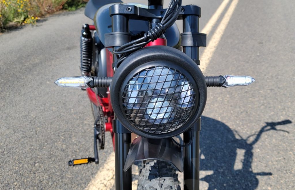 Beecool Challenger front headlight with motorcycle grade horn